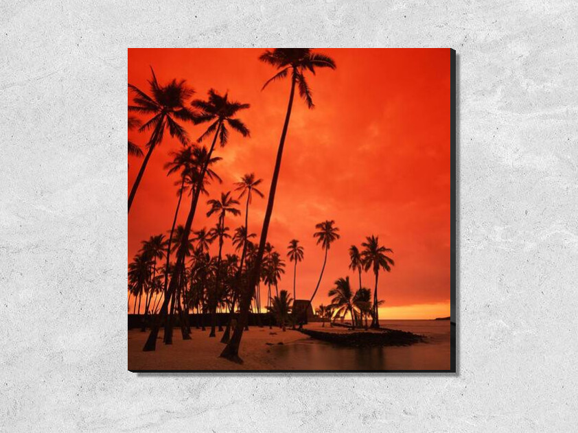 Красный закат над пляжем